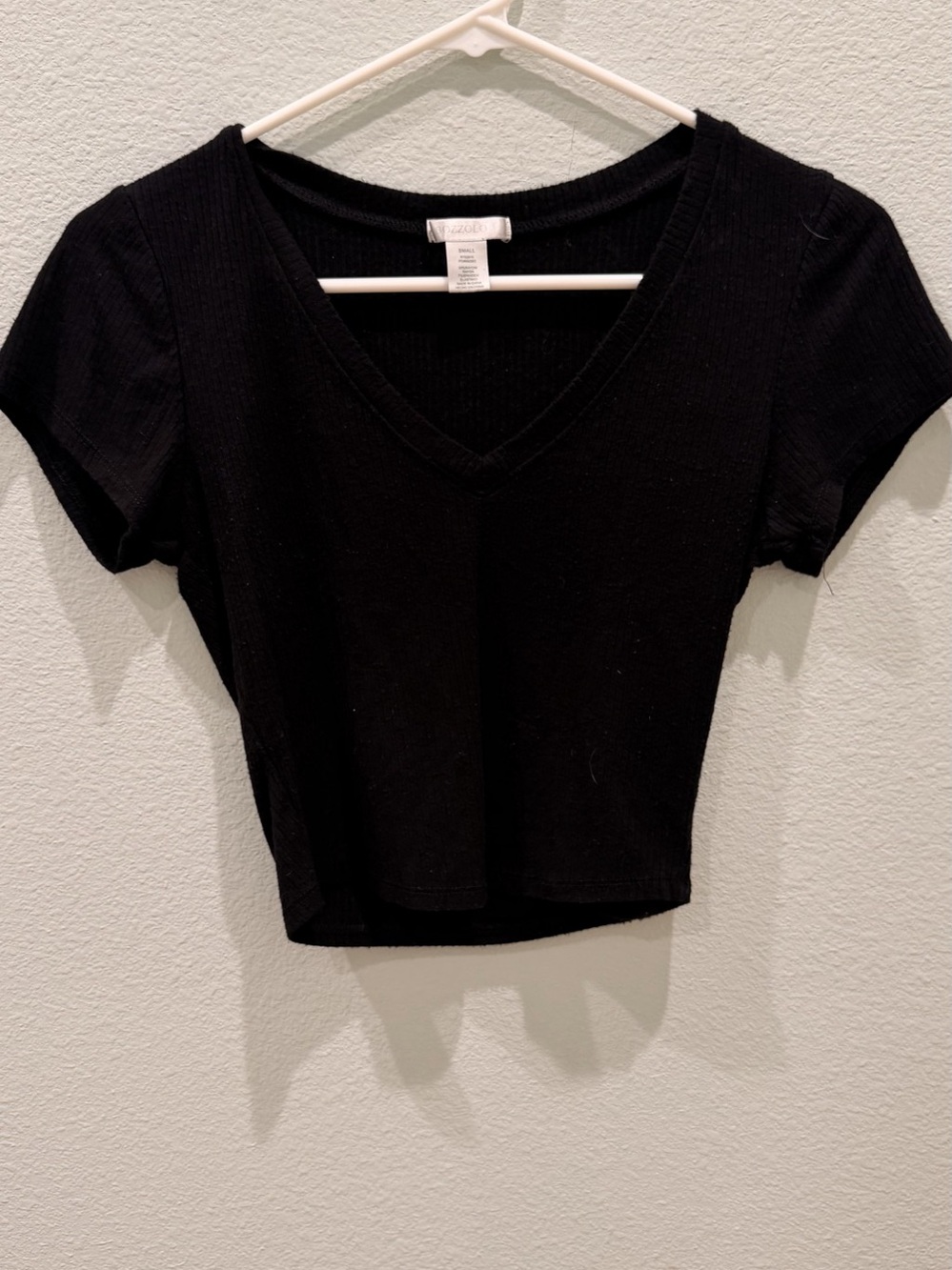 Bozzolo Black V-Neck Cropped Tee Size Small